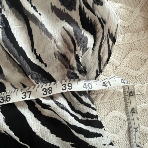 NEW! Vince Camuto Black and White Women's Wrap, Kimona, Ruana Style OSFM - Picture 11 of 16